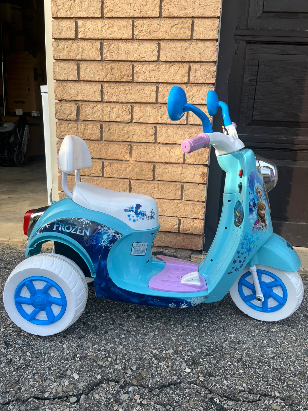 Frozen Ride-On Scooter for Kids