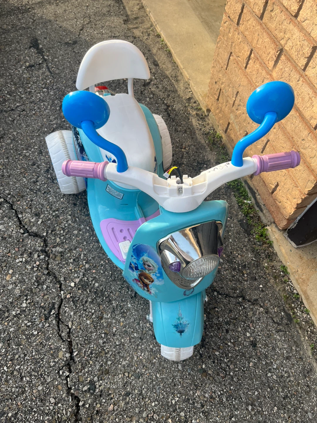 Frozen Ride-On Scooter for Kids - photo 2