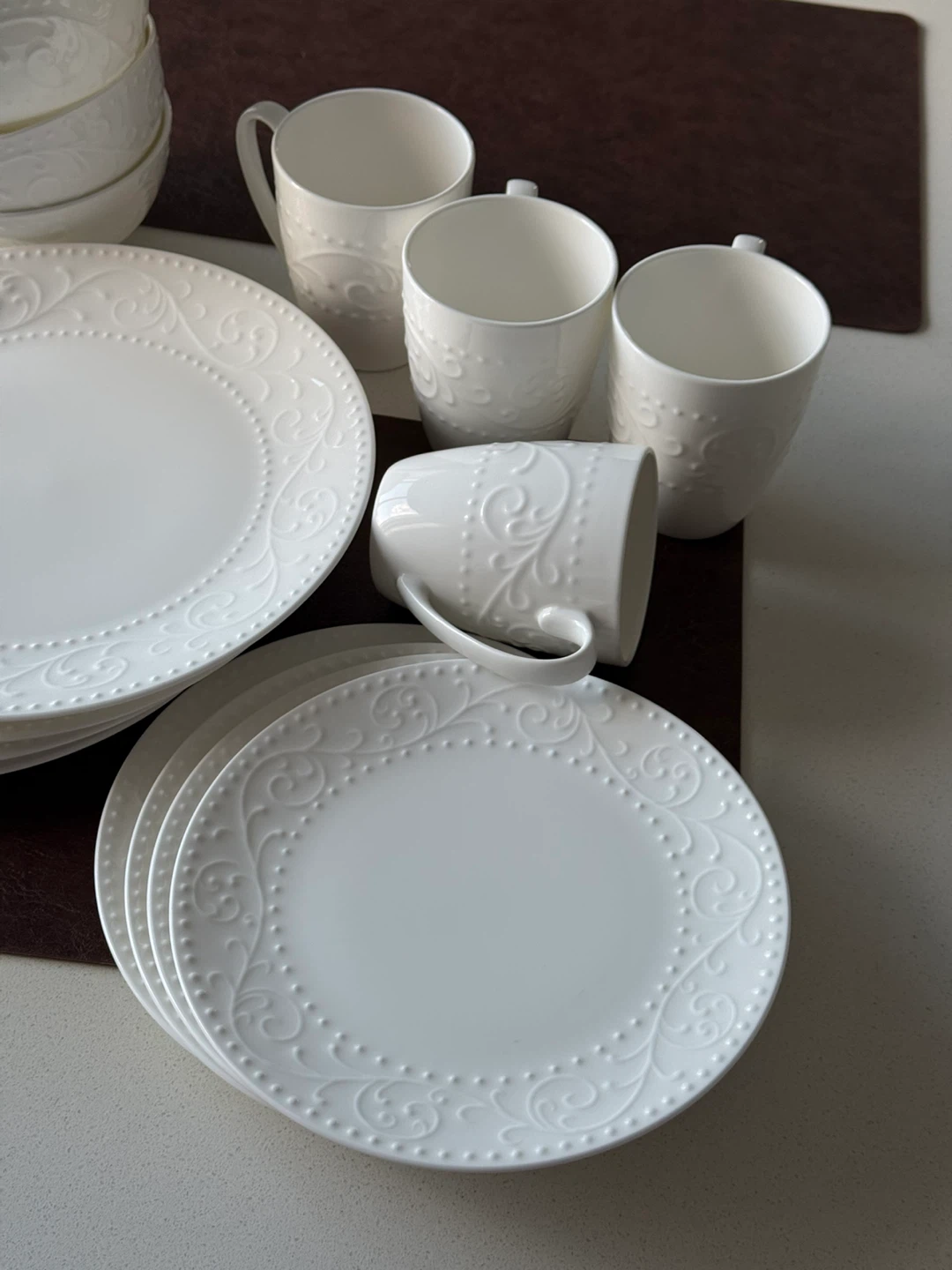 White Embossed Dinnerware Set - photo 3