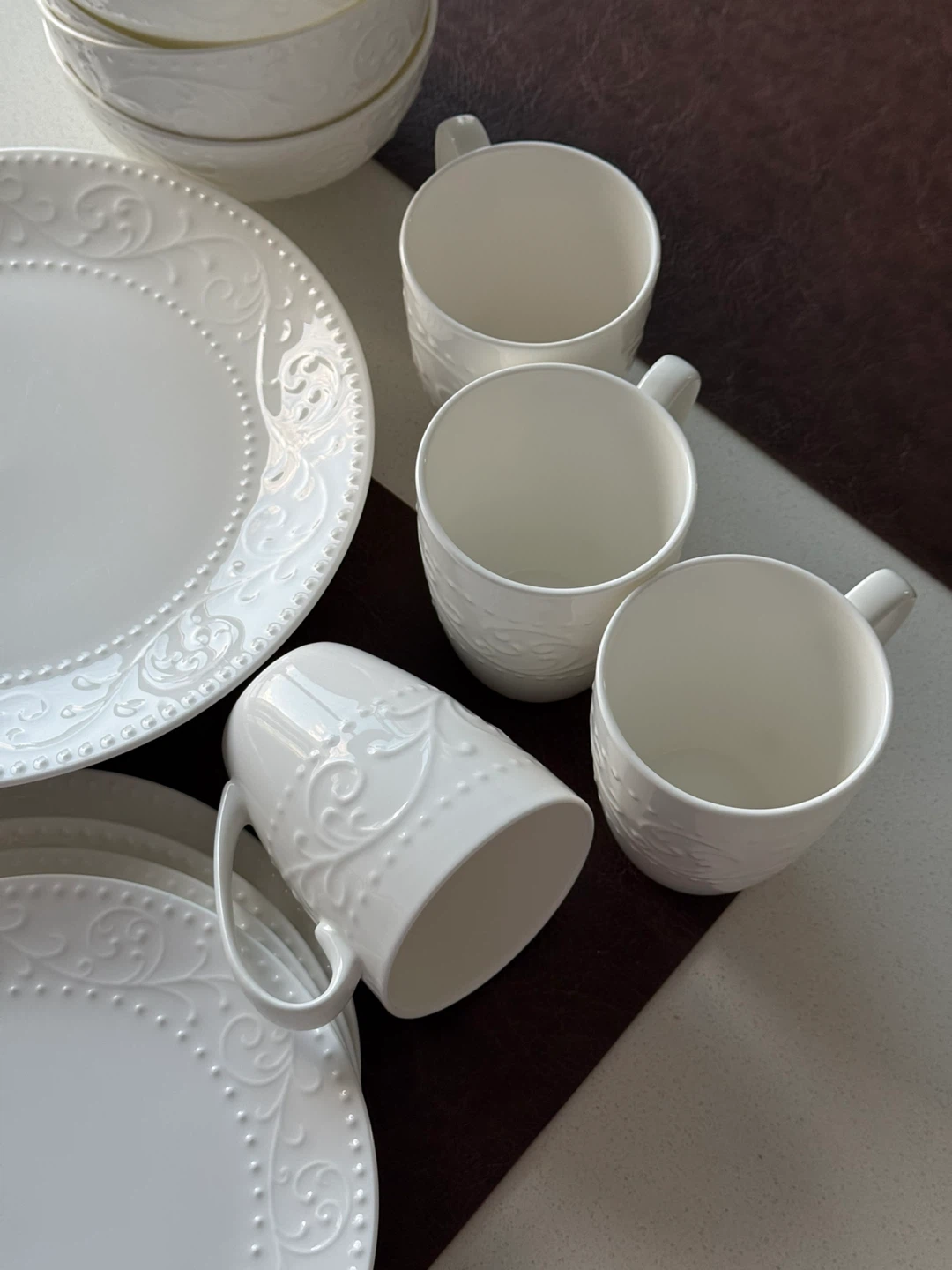 White Embossed Dinnerware Set - photo 4