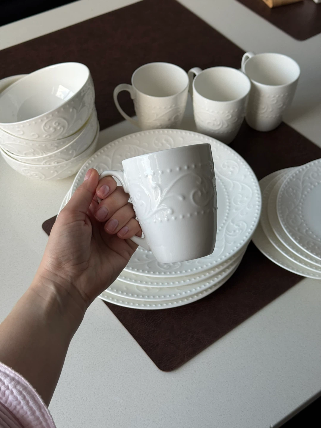 White Embossed Dinnerware Set - photo 5