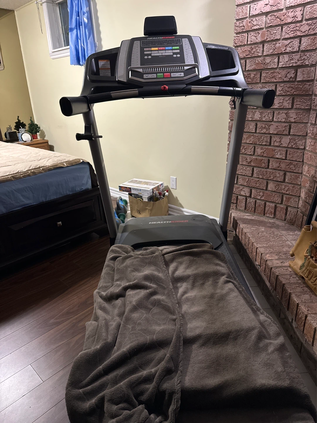 Full Size HEALTHRIDER Treadmill - photo 2