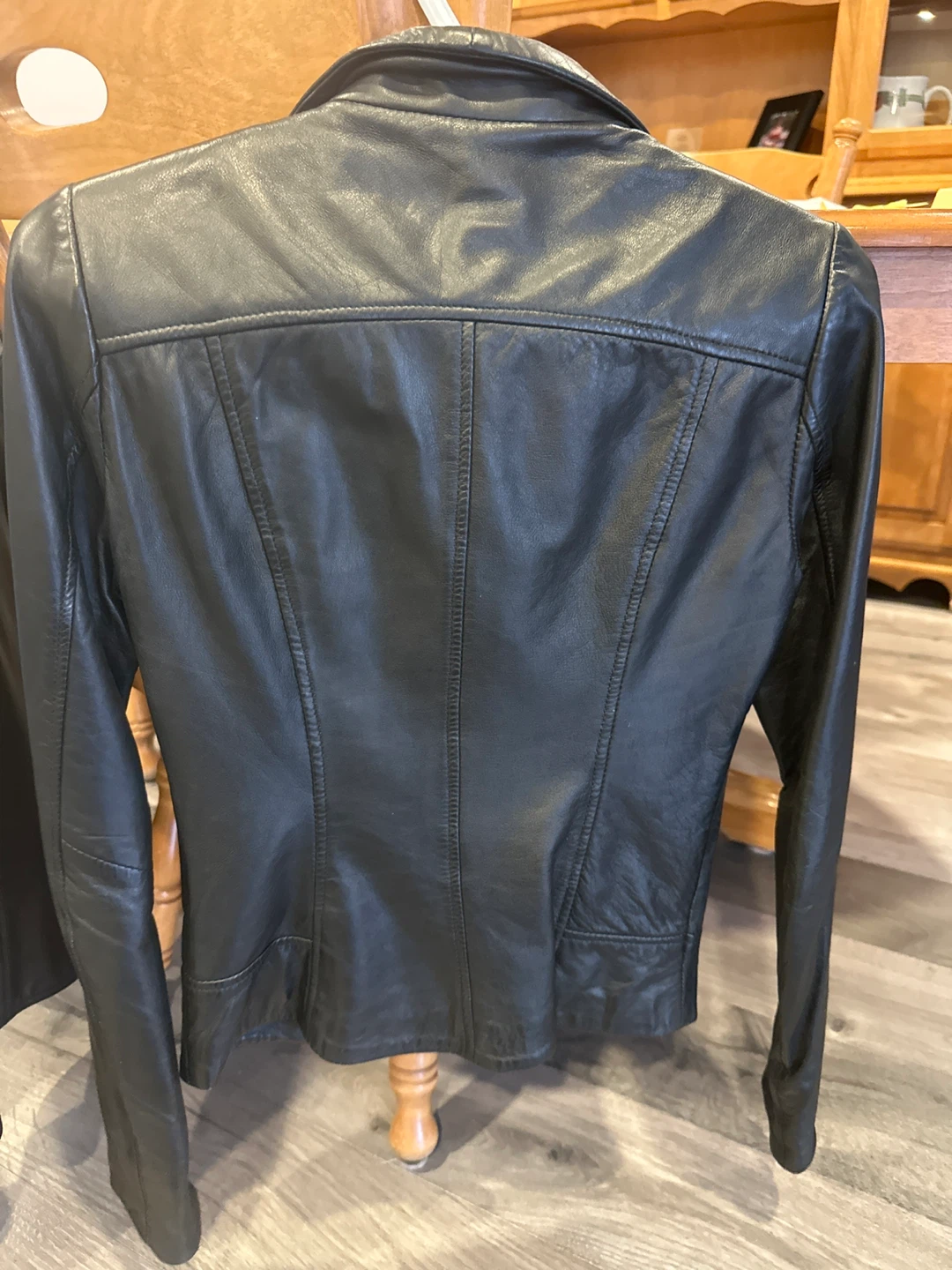 Woman’s Danier leather jacket - photo 3