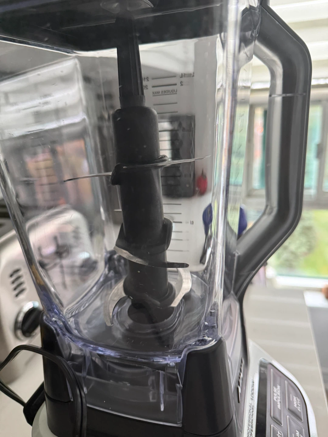 Ninja Professional 1000W Blender - photo 2