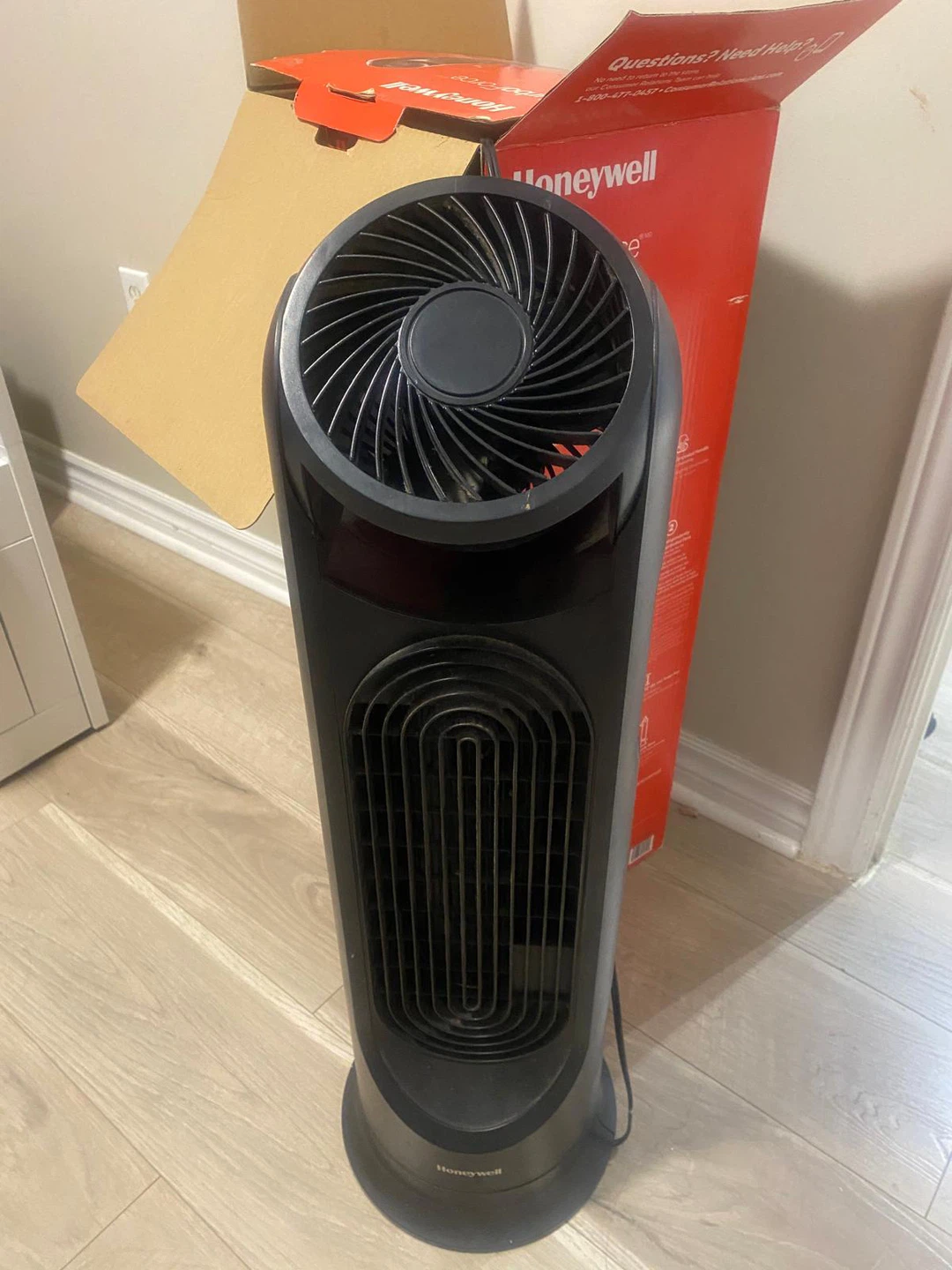 Honeywell TurboForce Tower Fan - photo 3