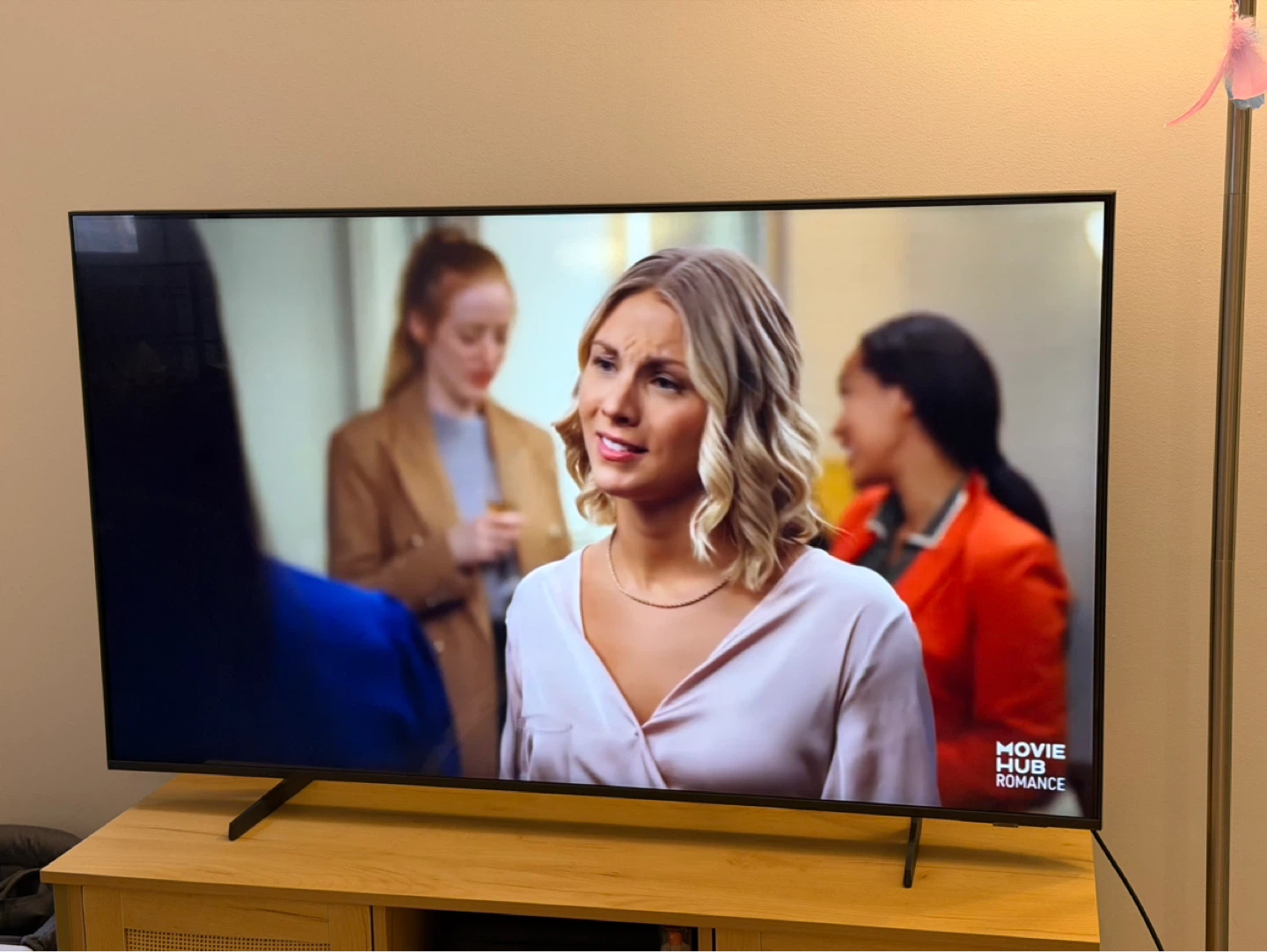 Samsung 55-Inch Class Crystal UHD 4K DU7200 Smart TV (2024) - photo 2