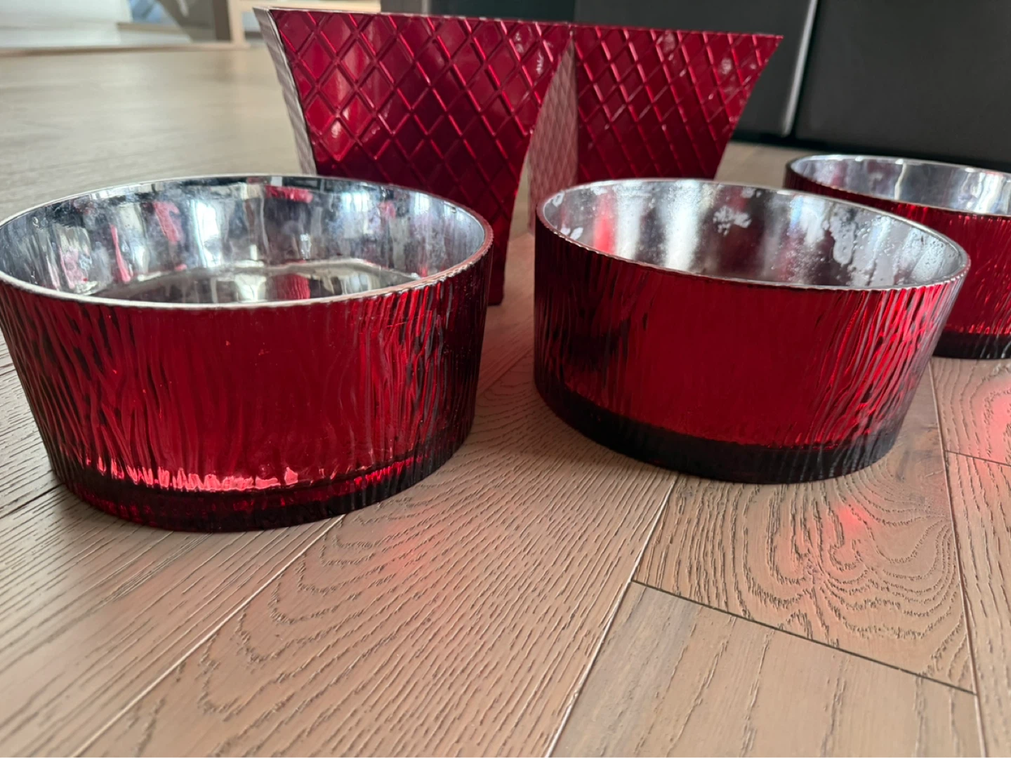 Red pots and planters $10 for all - photo 2