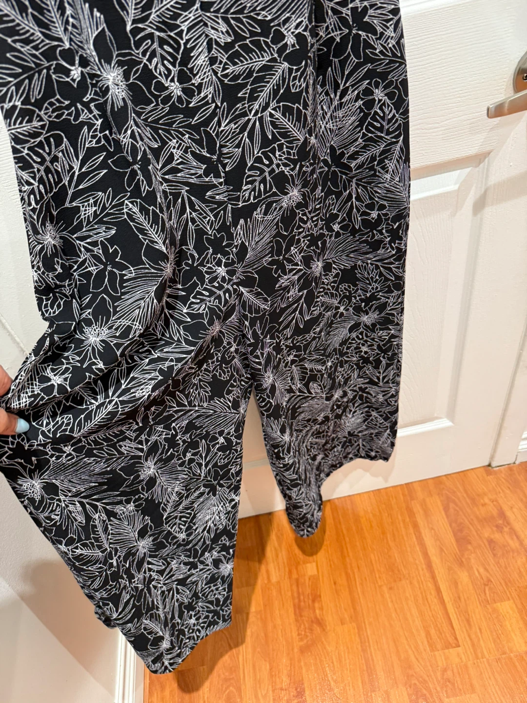 Black and White Floral romper - photo 2
