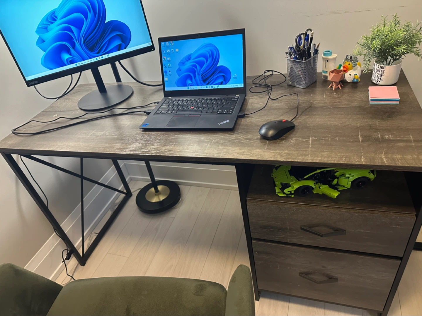 Computer desk