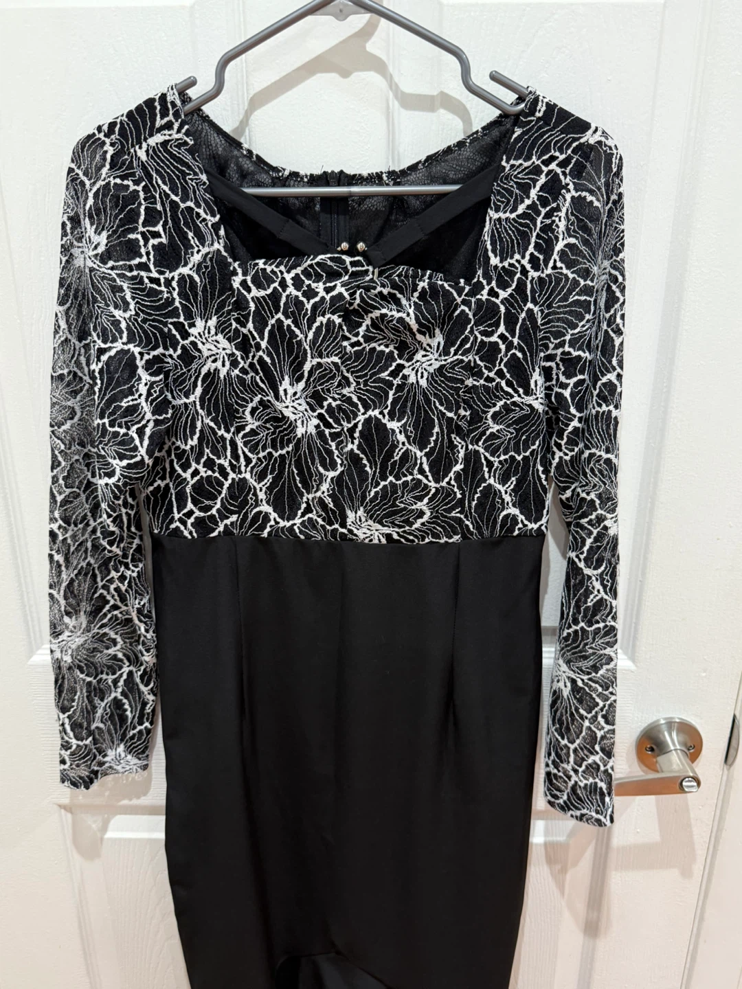 Elegant Black and White Floral Dress - photo 2