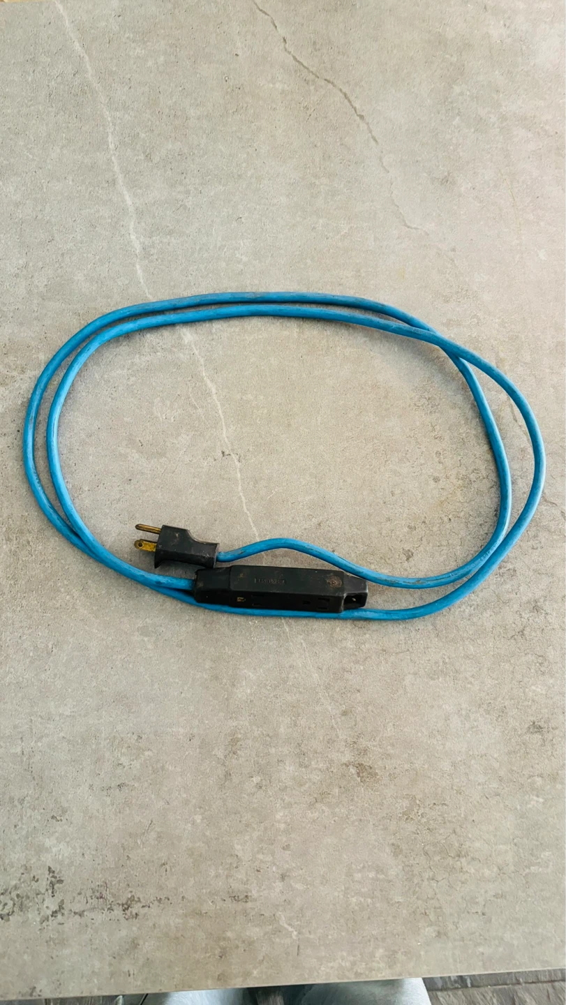 6 foot 16/3 outdoor tri outlet extension cord