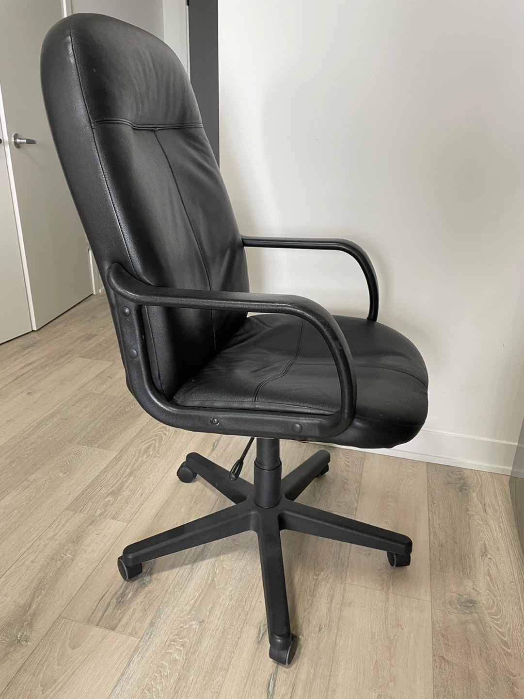 Black Faux Leather Office Chair - photo 2