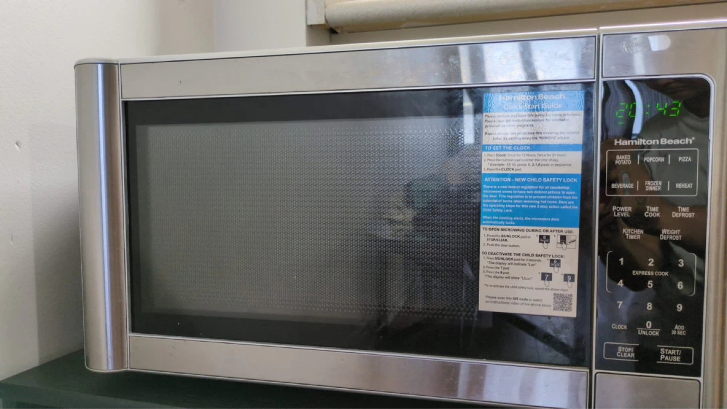 Moving sale :Hamilton Beach Microwave Oven