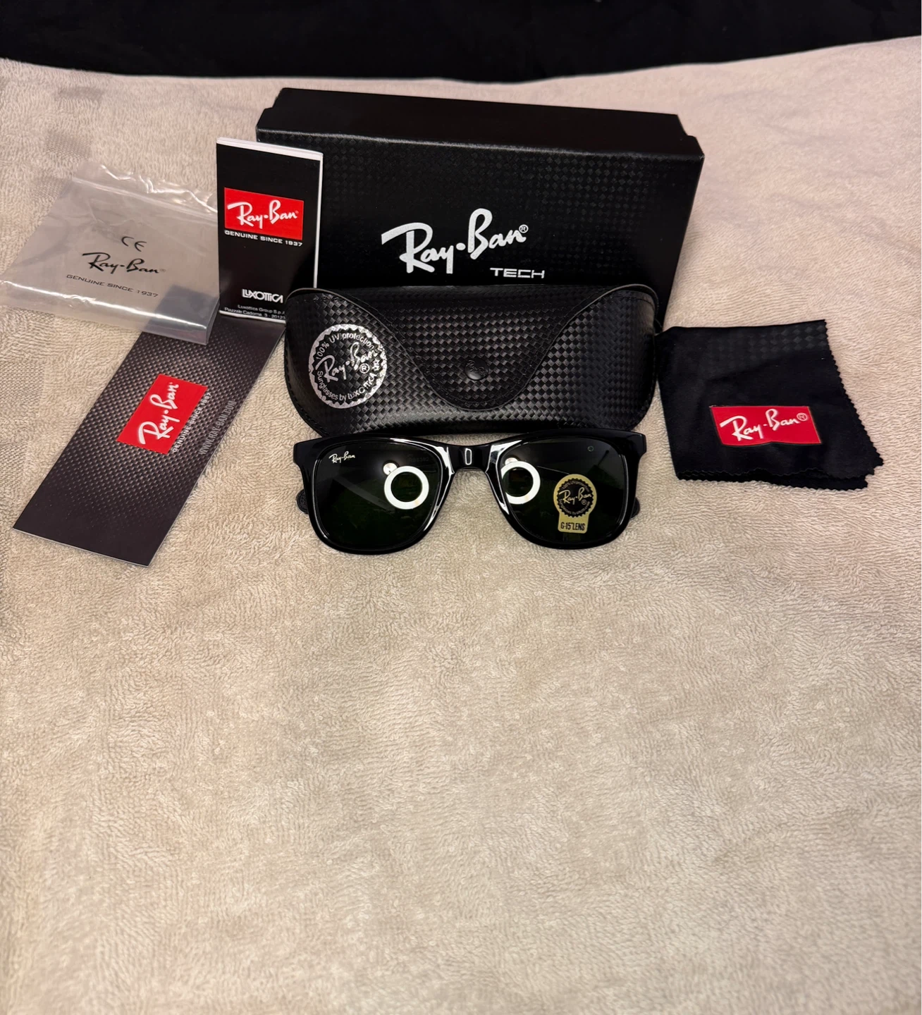 Ray-Ban wayfarer Sunglasses brand new