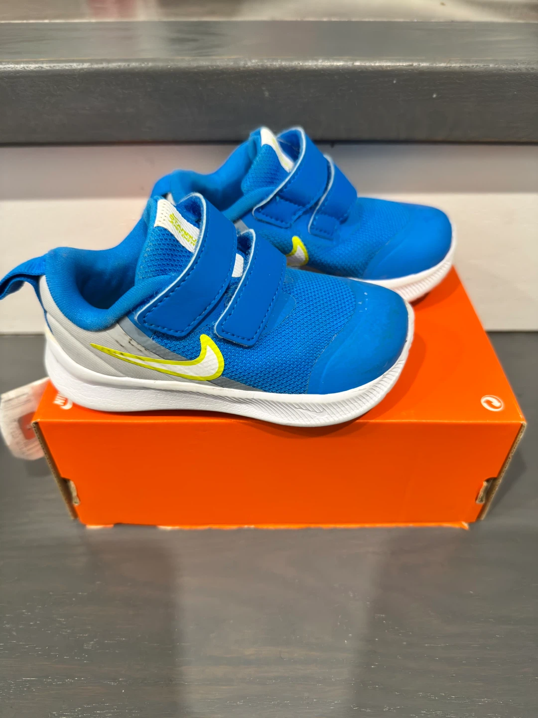 Nike baby shoes runners size 5C - photo 2