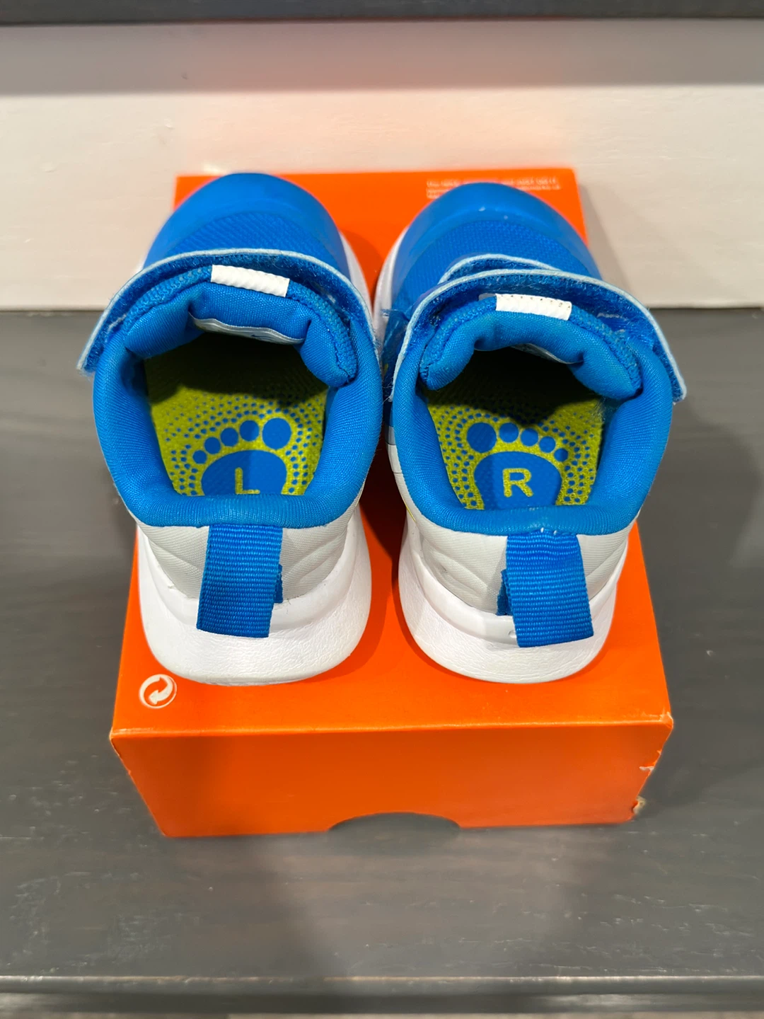 Nike baby shoes runners size 5C - photo 3