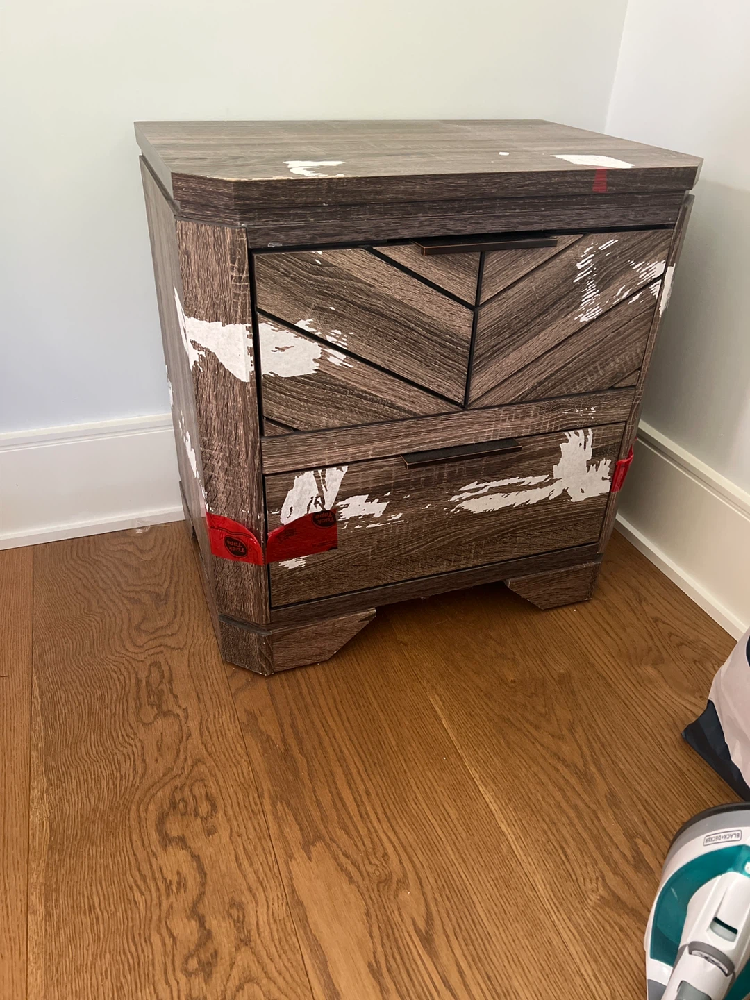 Nightstand with 2 drawers