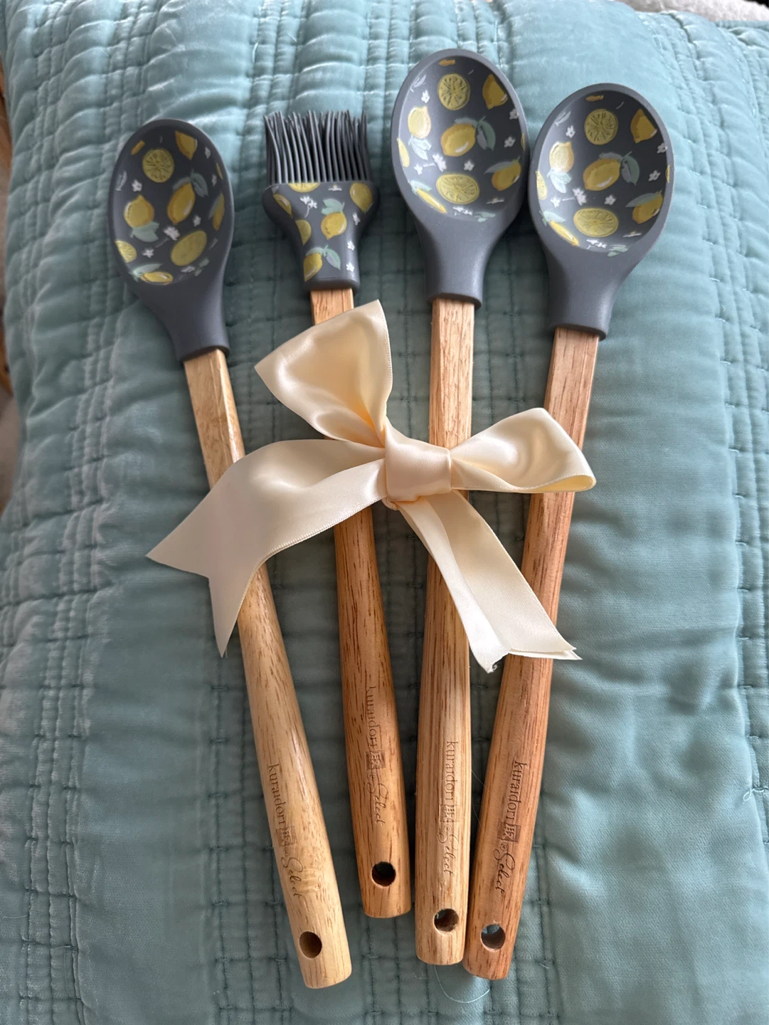 Perfect for a gift!!Kuraidori Select Lemon Kitchen Utensil Set