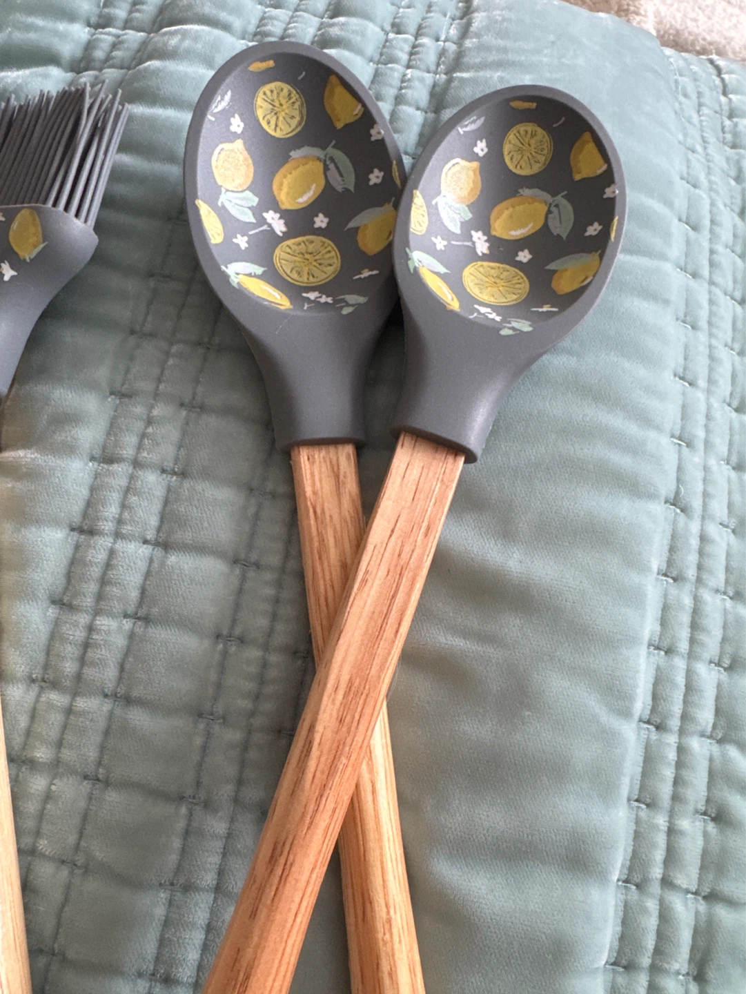 Perfect for a gift!!Kuraidori Select Lemon Kitchen Utensil Set - photo 2
