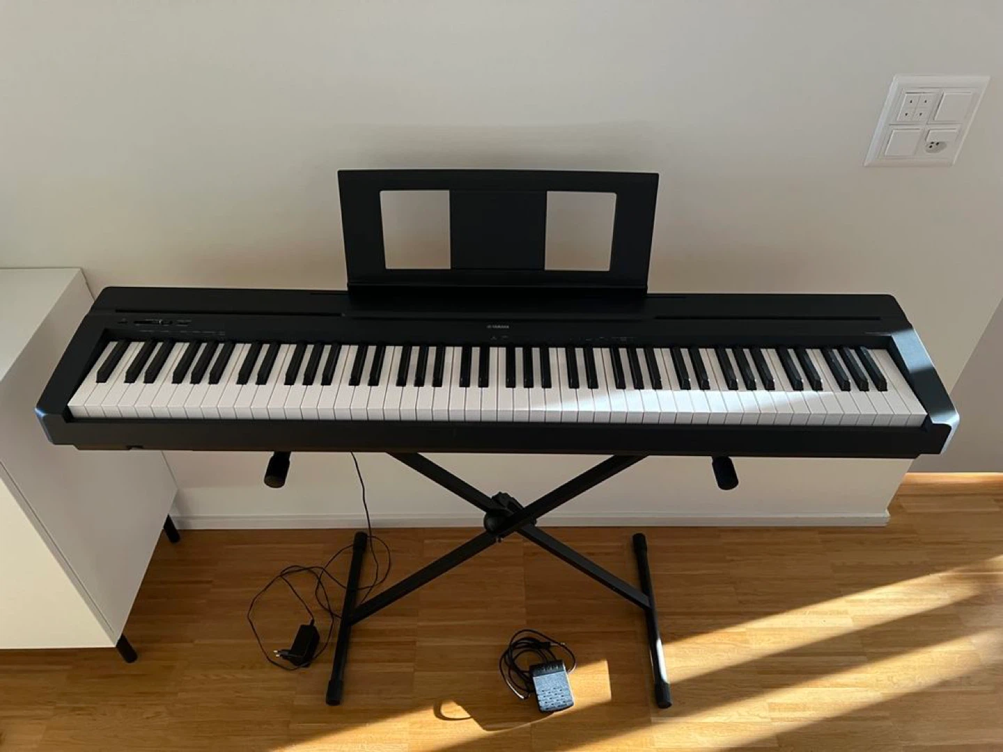 Yamaha P105 Piano with stand & pedal (88 weighted keys) - photo 2