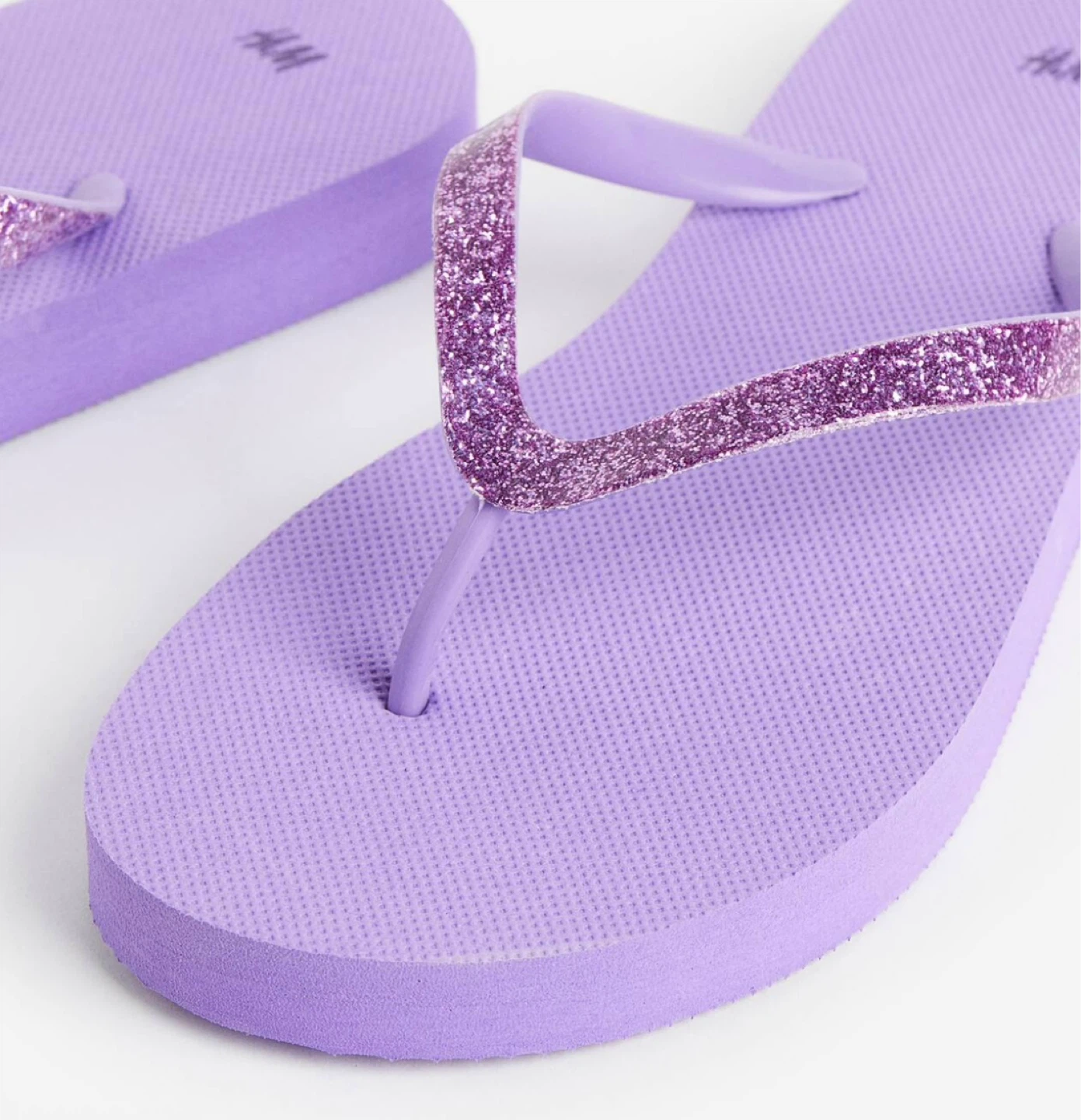 H&M Women's Purple 💜 Glitter Flip Flops 🩴 Size 7-8 - photo 3