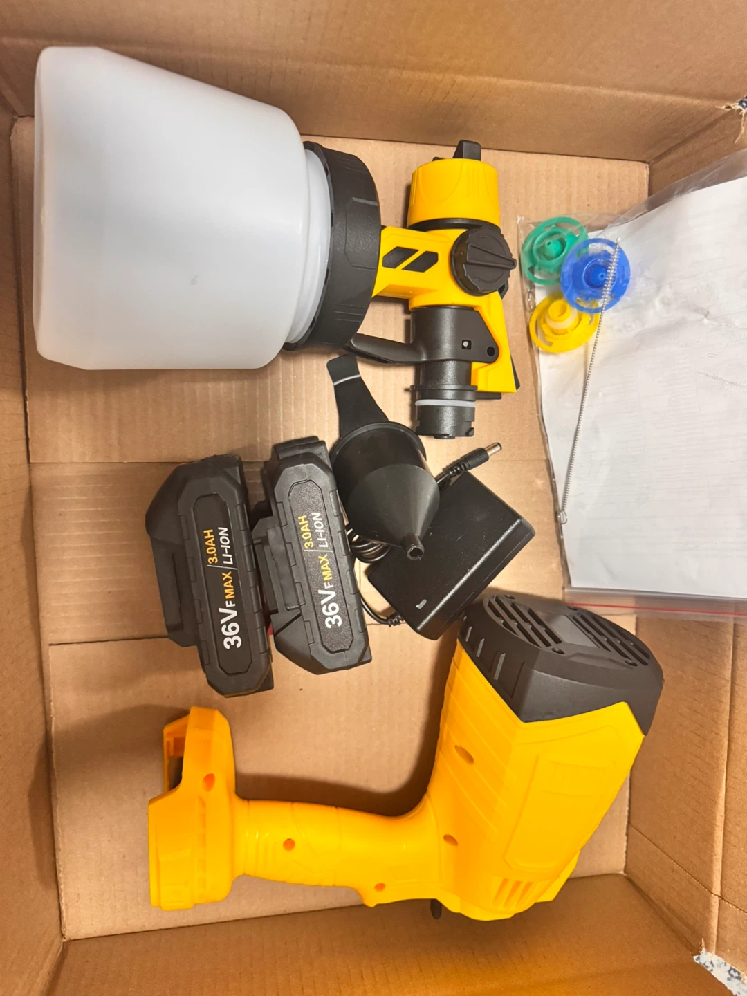 Cordless Spray Gun with 2 Batteries - photo 2