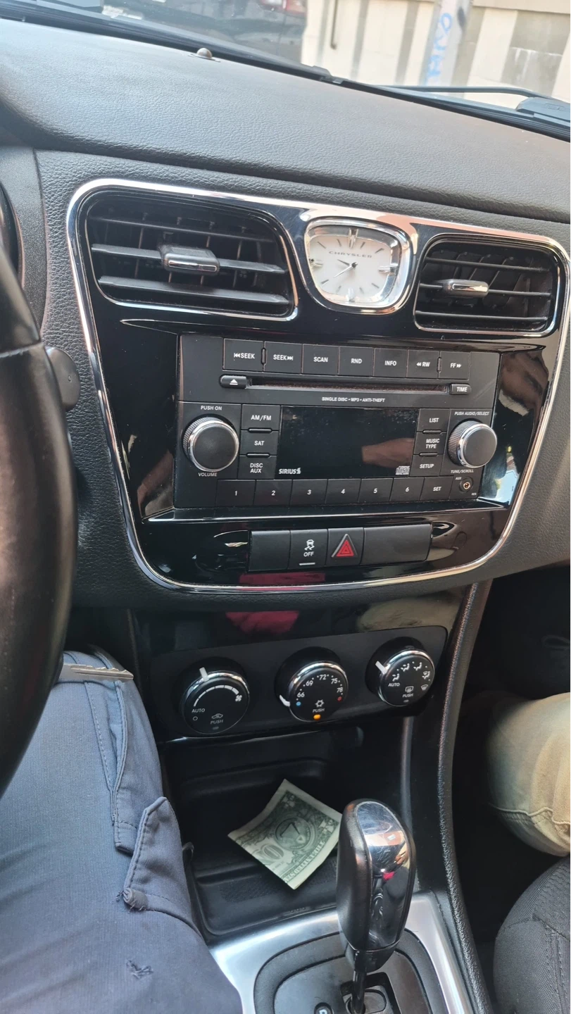 2015 Chrysler 200 Sedan - photo 3