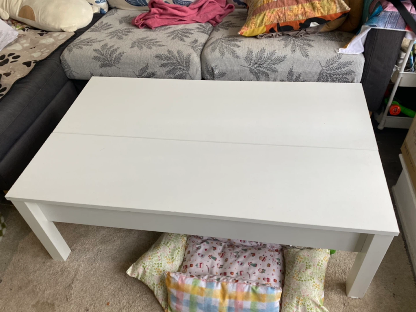 IKEA White lifting coffee table