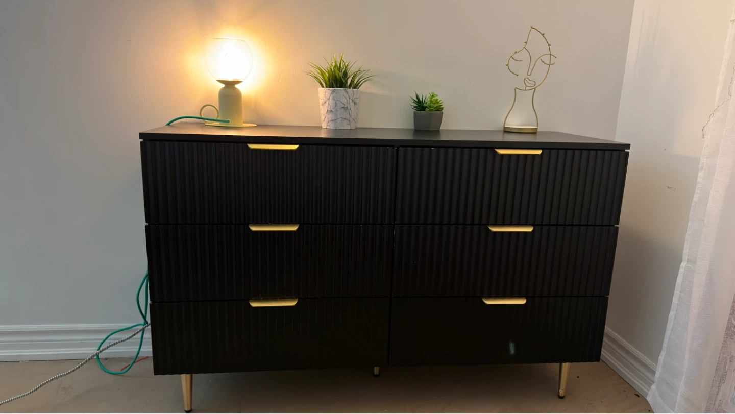 Modern 6-Drawer Dresser – Black & Gold (Good Condition)