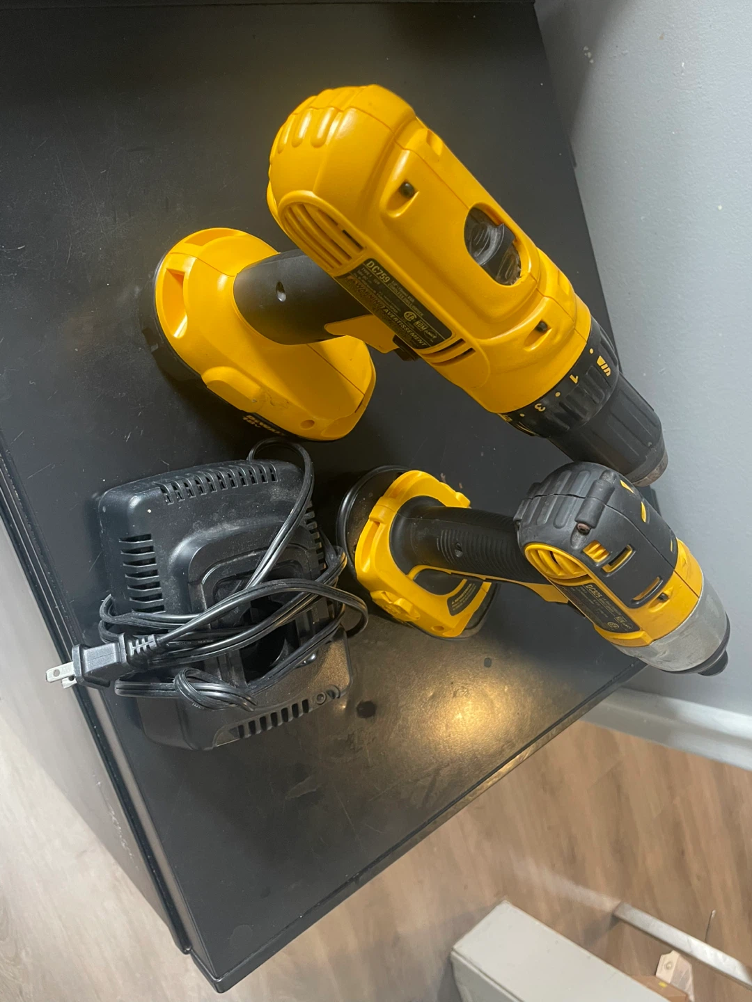 DeWalt DC759 & DC825 Cordless Drill and Impact Driver Combo - photo 4