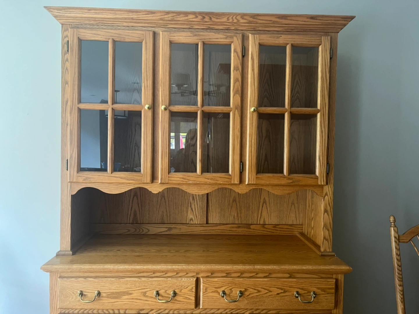 Solid Oak Dining Table with Chairs and Hutch - photo 4