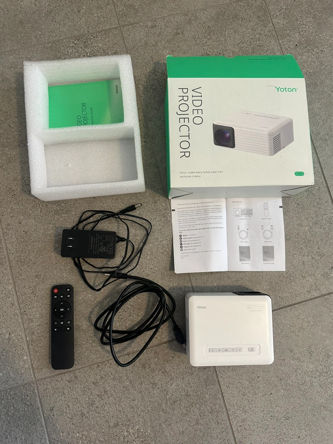 Yoton Video Projector with Remote and Cables