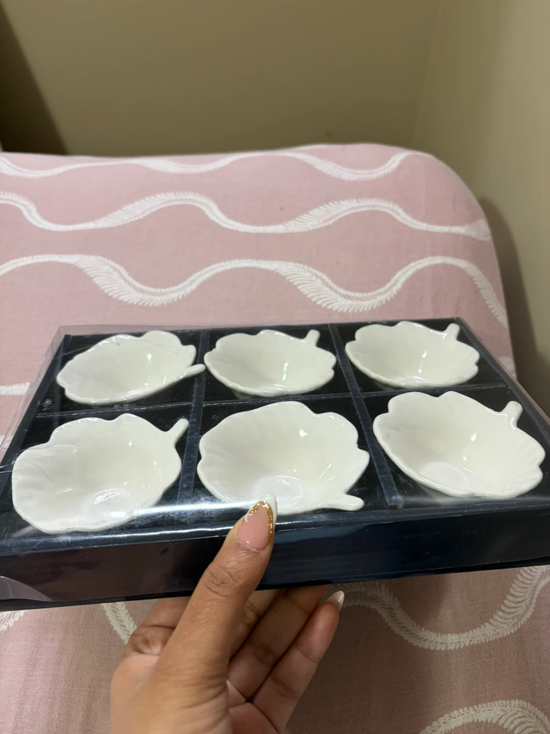 Set of 6 White Leaf-Shaped Serving Dishes - photo 2