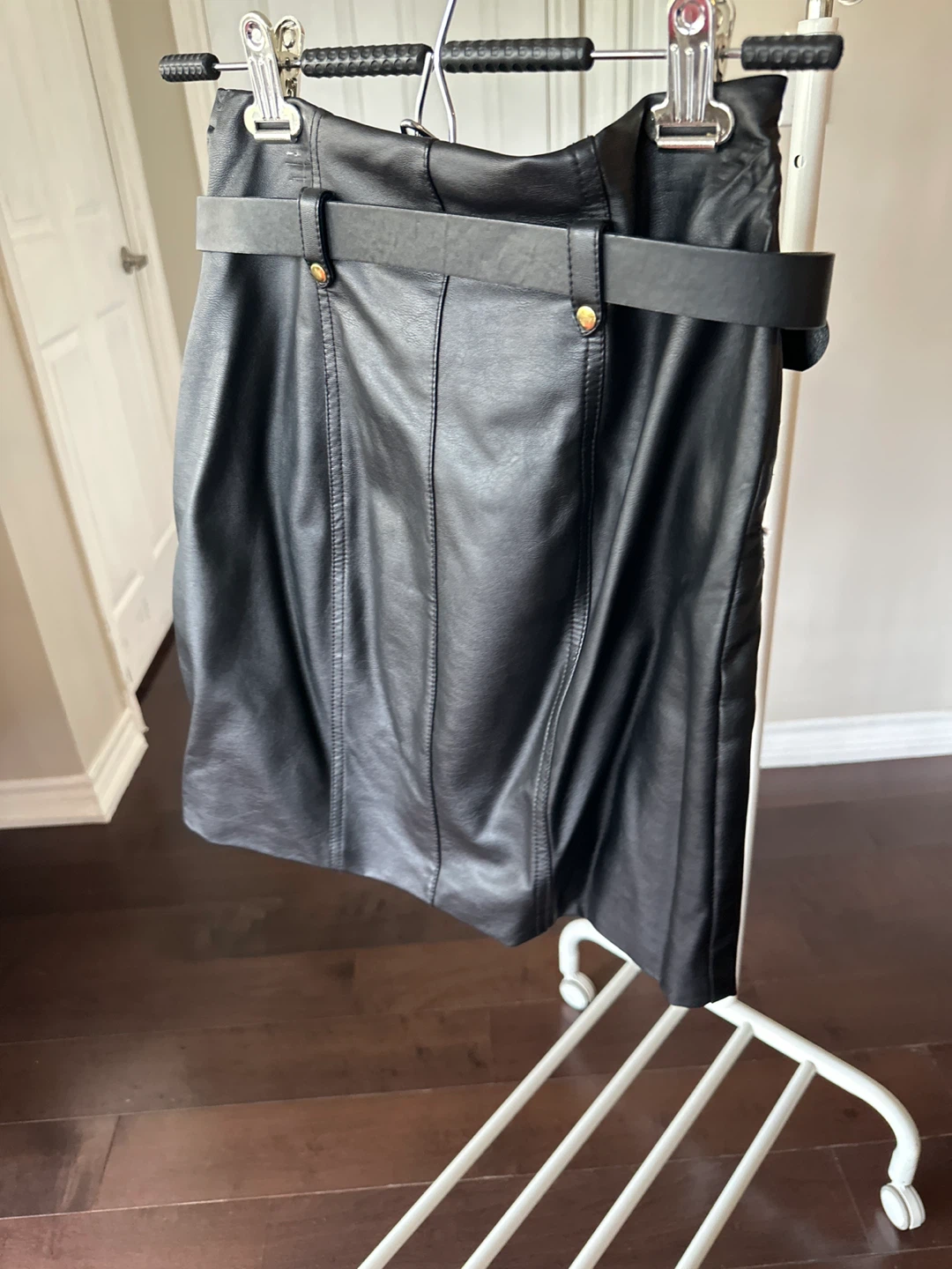 Guess Black Faux Leather Belted Pencil Skirt Size 2 - photo 3