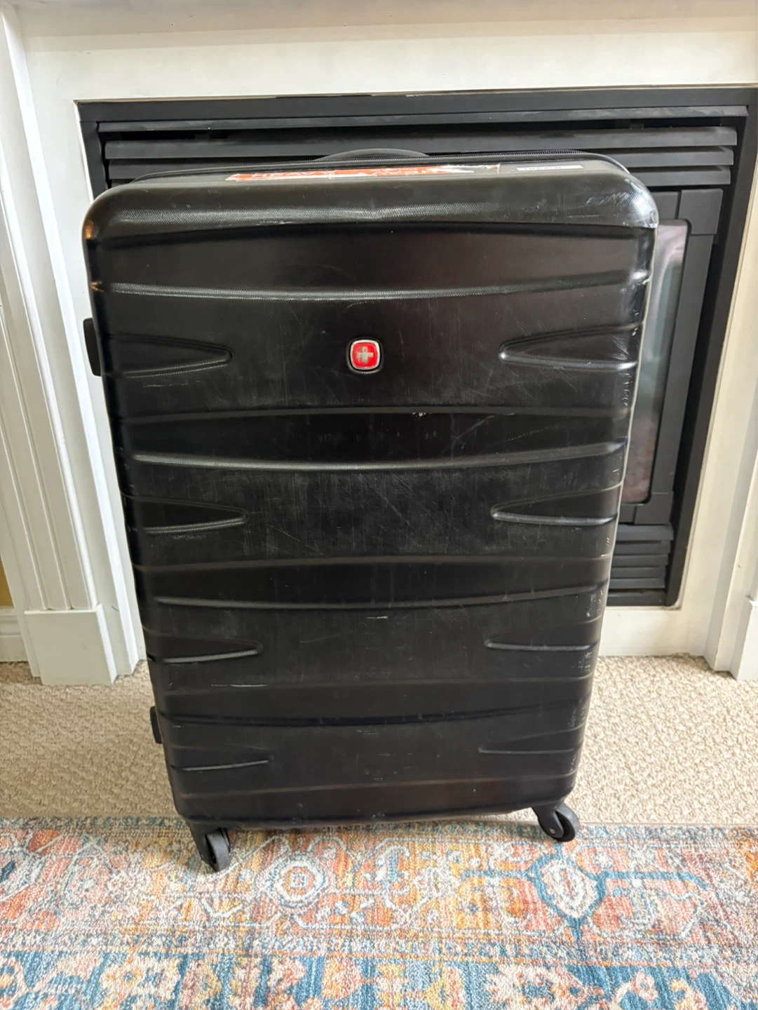 Swiss Gear Black Luggage legs don’t work smooth  size 19x11x29