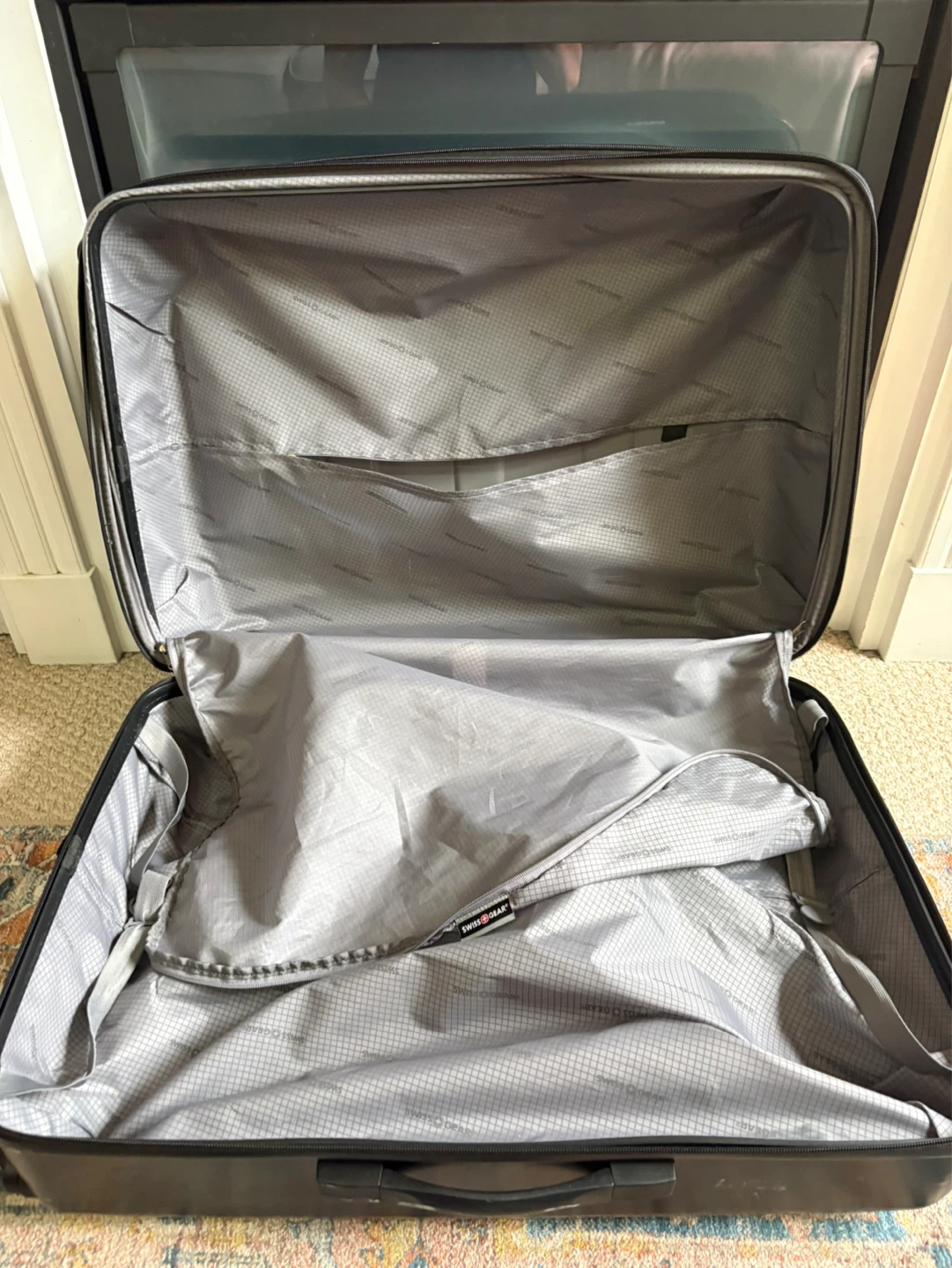 Swiss Gear Black Luggage legs don’t work smooth  size 19x11x29 - photo 5