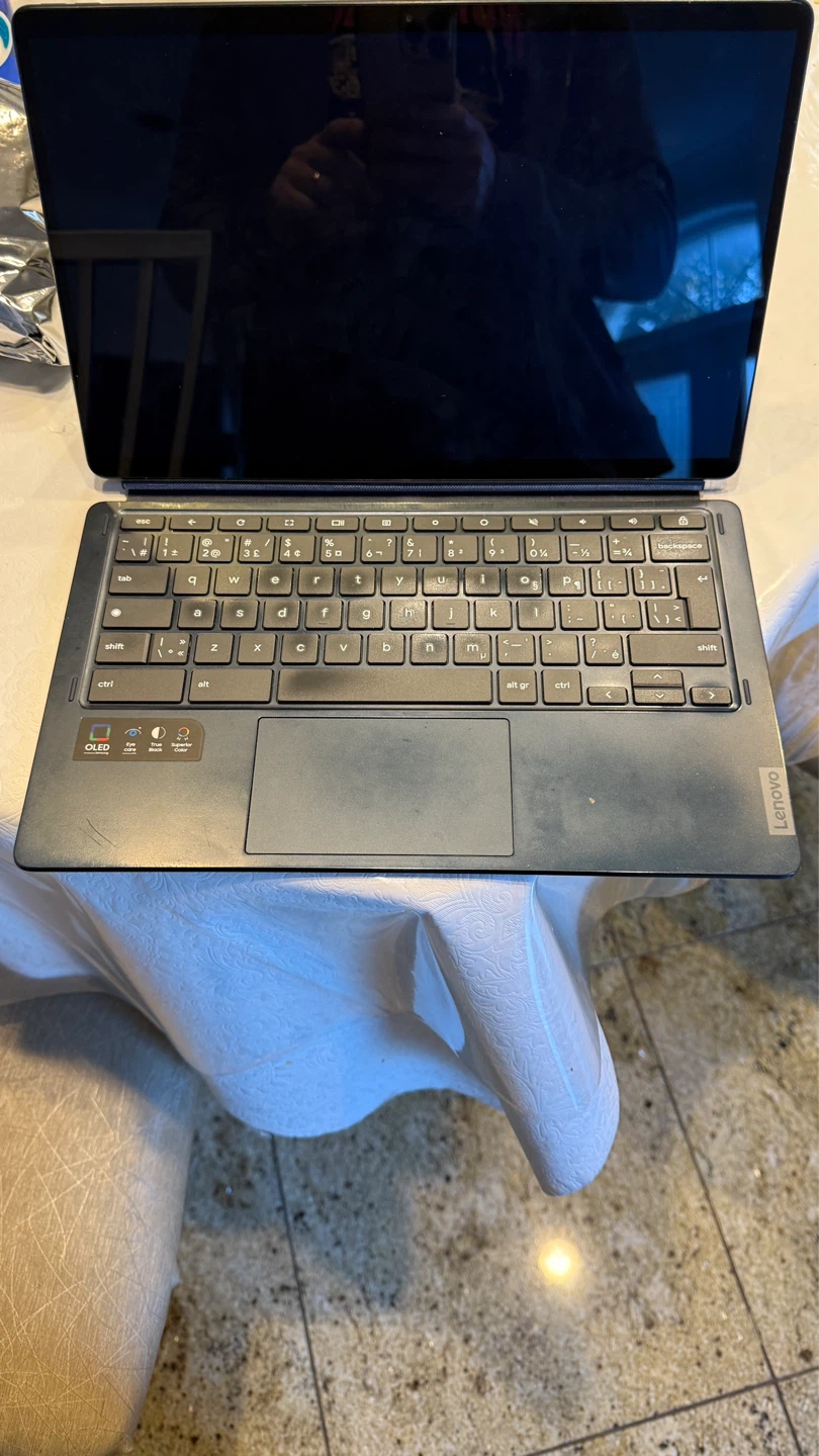 Lenovo IdeaPad Duet 5 Chromebook (13Q7C6) - won't turn on