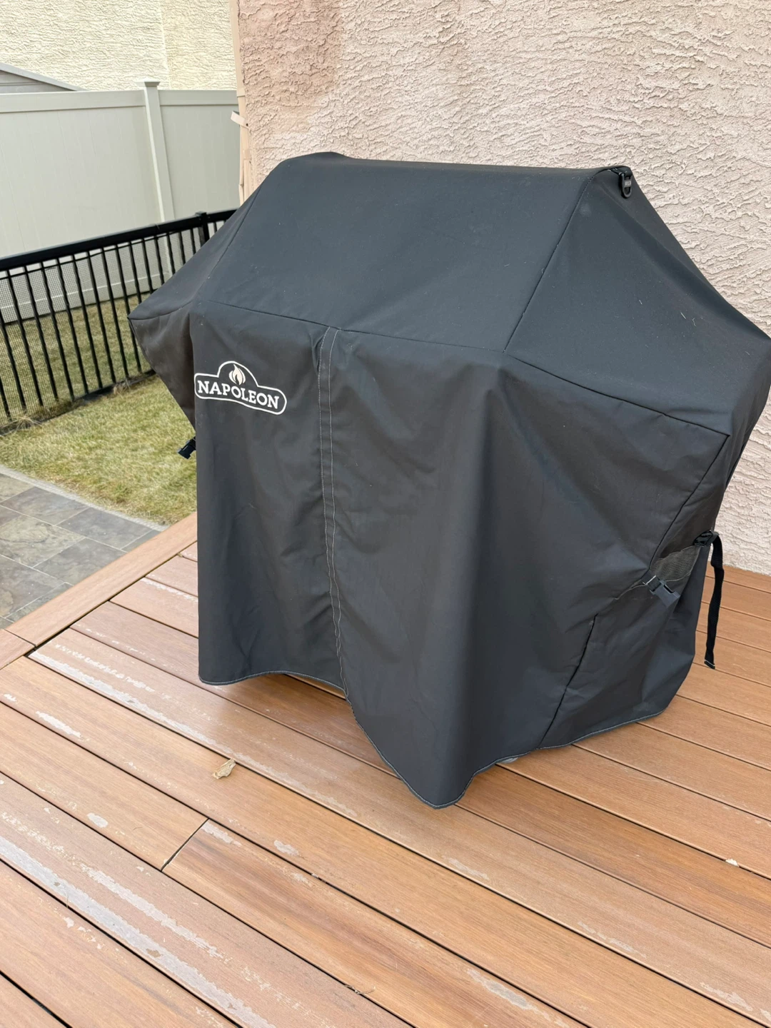 Napoleon Rogue 3-Burner Gas Grill