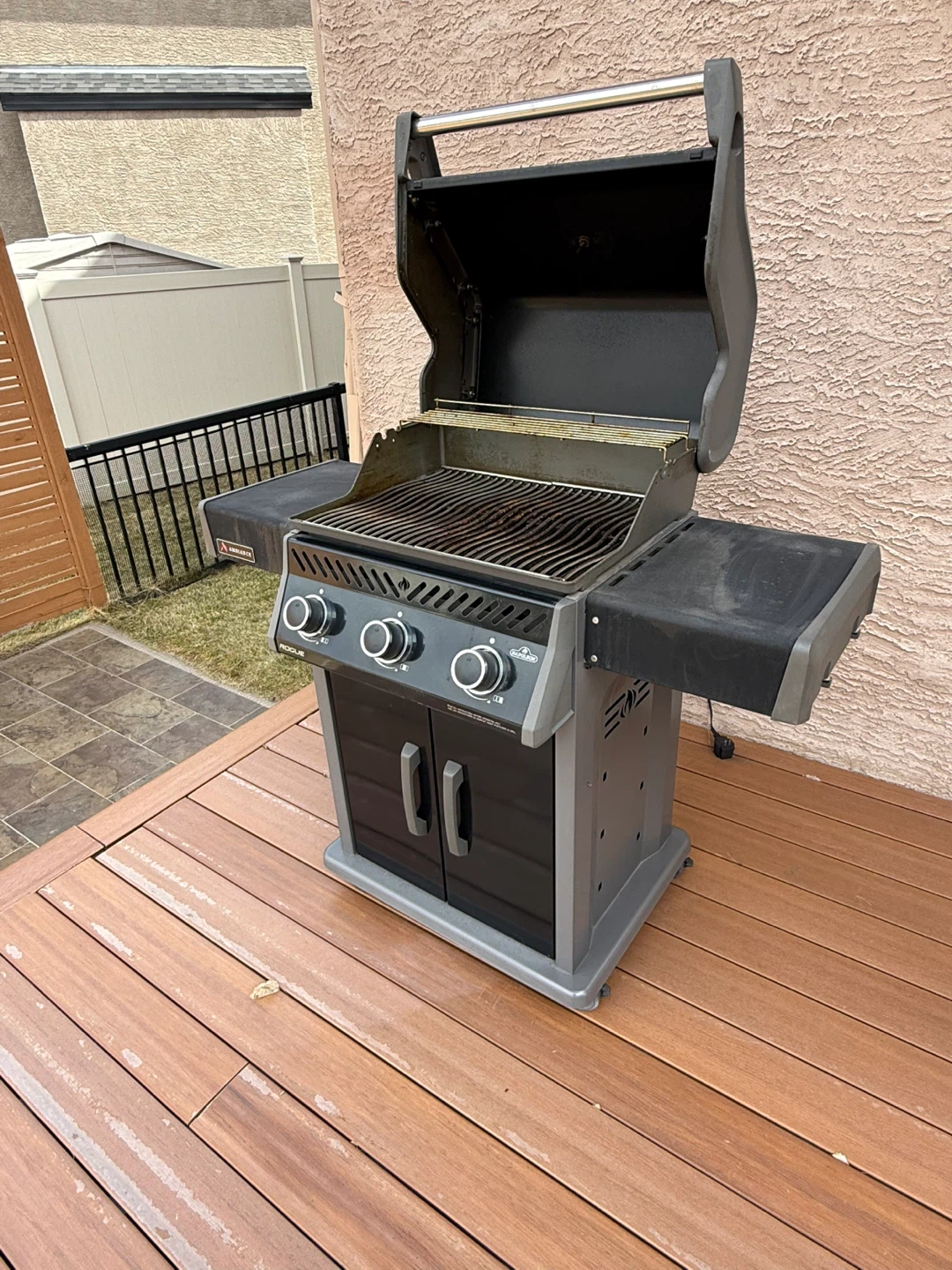 Napoleon Rogue 3-Burner Gas Grill - photo 2