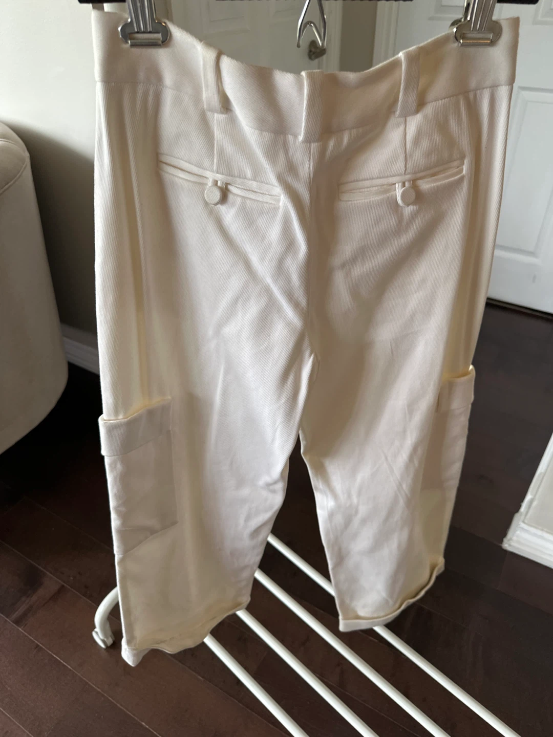 Club Monaco Cream Cargo Capris Size 6 - photo 2