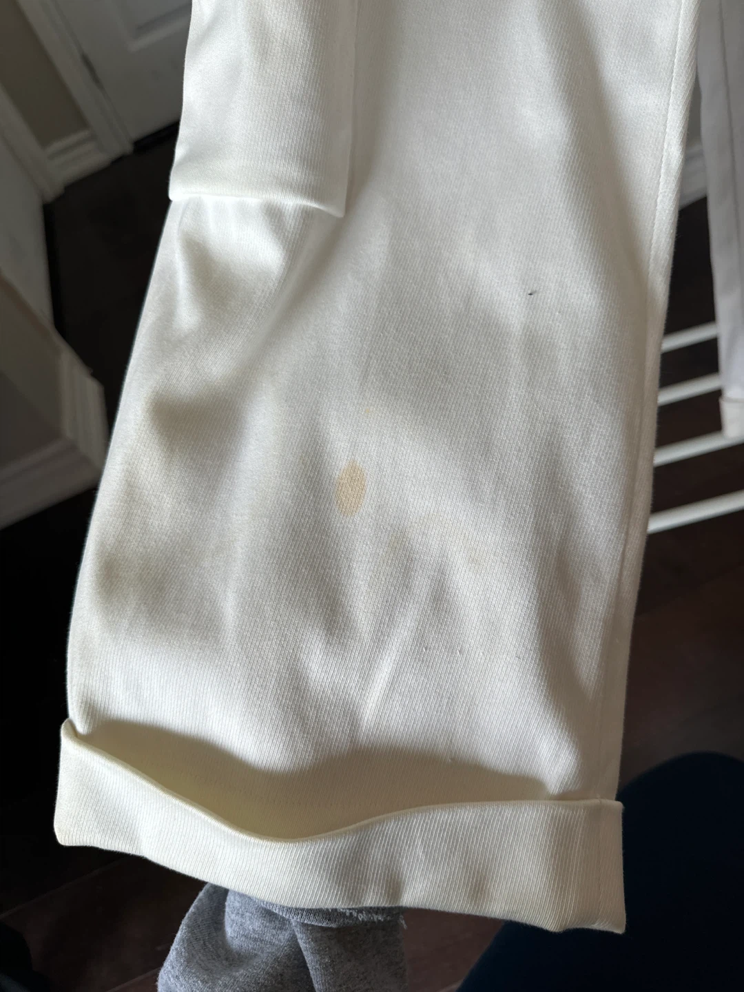 Club Monaco Cream Cargo Capris Size 6 - photo 3