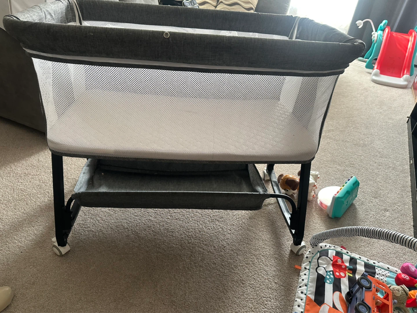 Grey Bassinet with Mesh Sides - photo 3