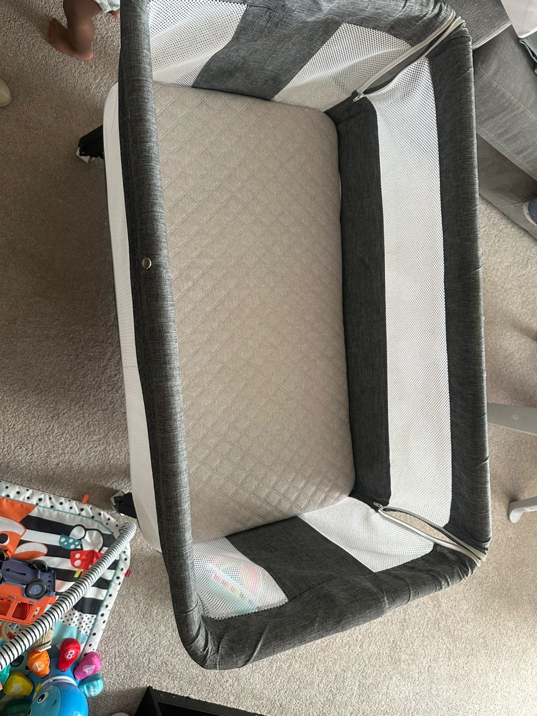 Grey Bassinet with Mesh Sides - photo 2