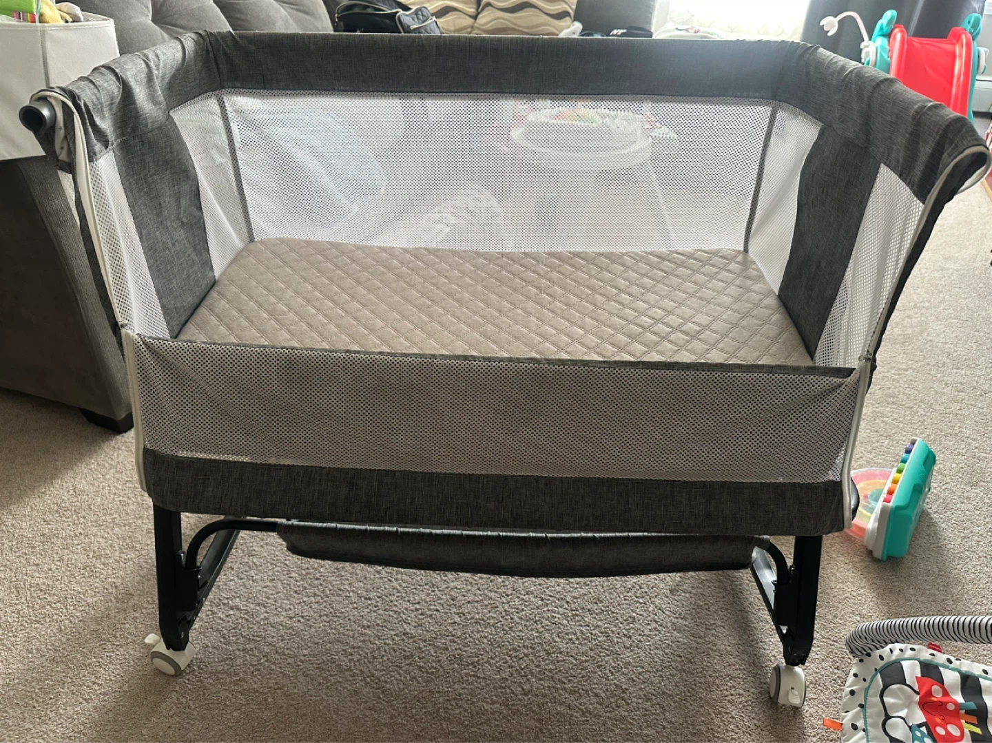 Grey Bassinet with Mesh Sides - photo 4