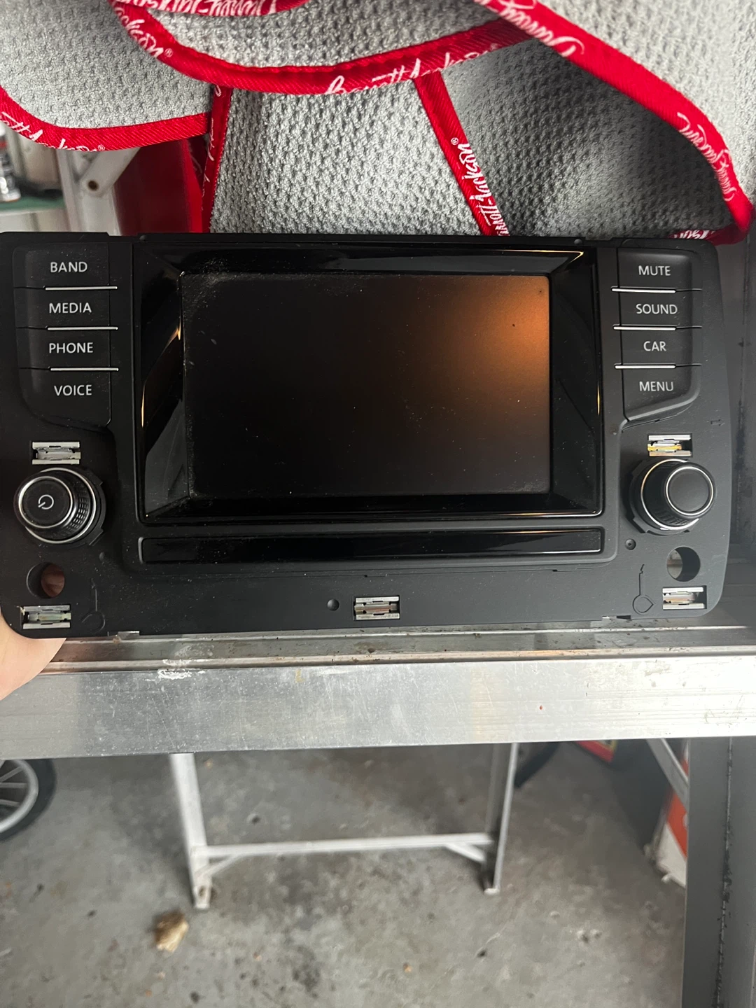 Volkswagen Infotainment System with SD Card Slot - photo 3