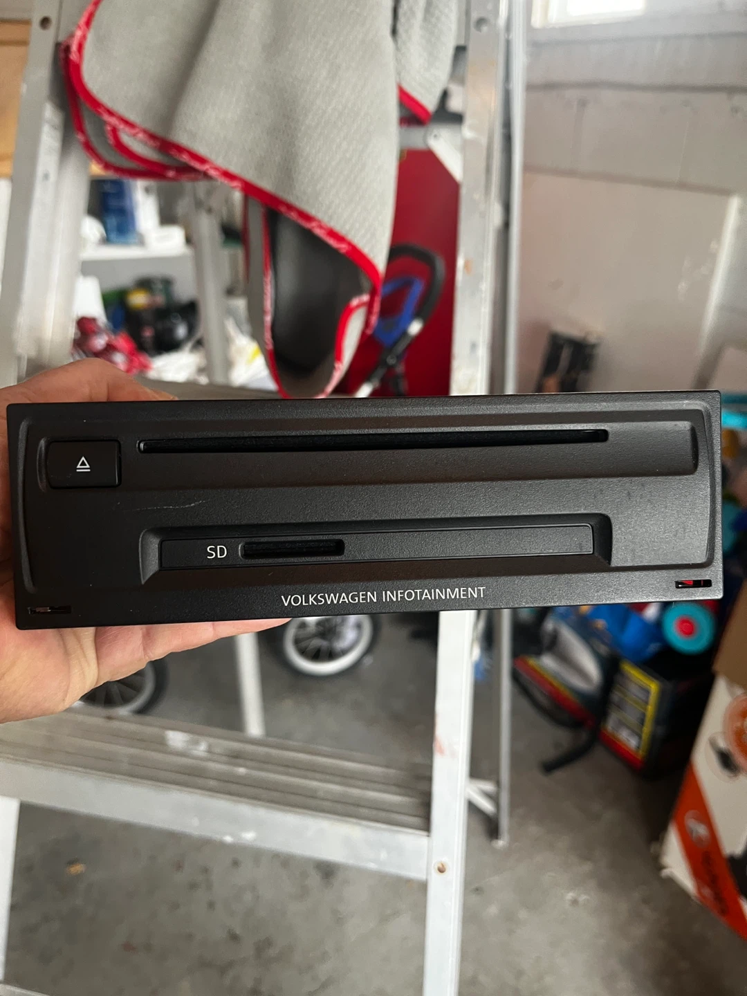 Volkswagen Infotainment System with SD Card Slot - photo 2