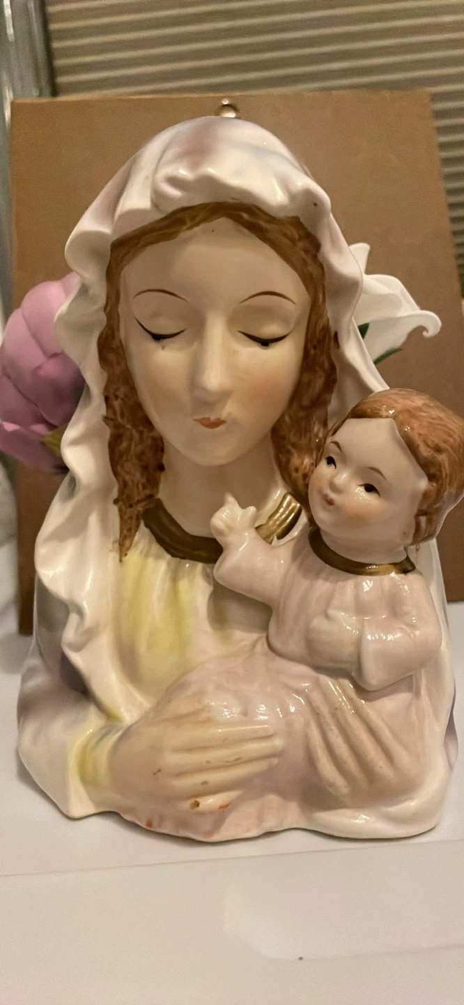 Madonna and Child Figurine with flower holder - photo 4