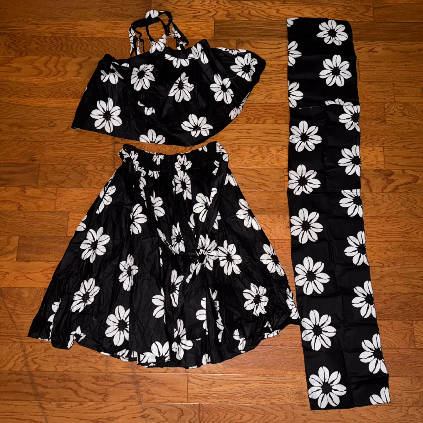 Black & White Cowrie Set
