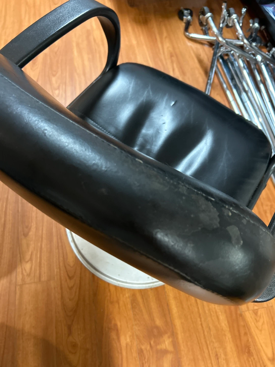 Black Salon Chair - photo 2
