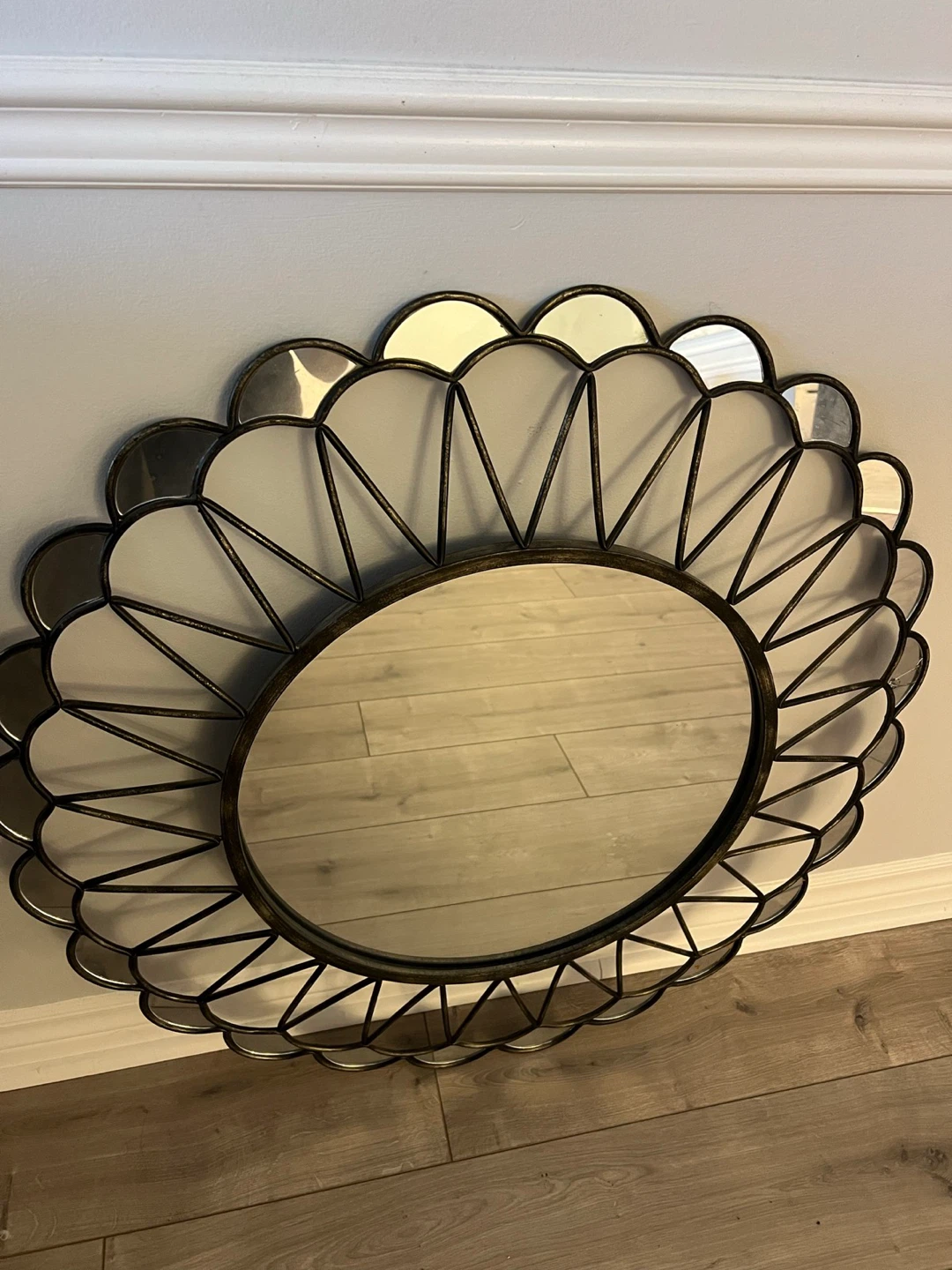 Stunning Stylish Mirror - photo 3